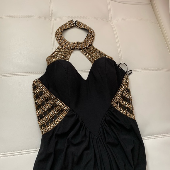 Dresses - Picture 4 of 6